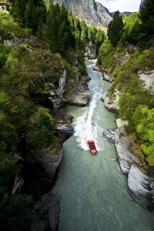 kawarau river jetboating queenstown nz_31488904